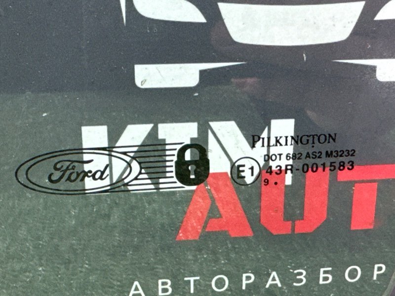Стекло двери Ford Fusion