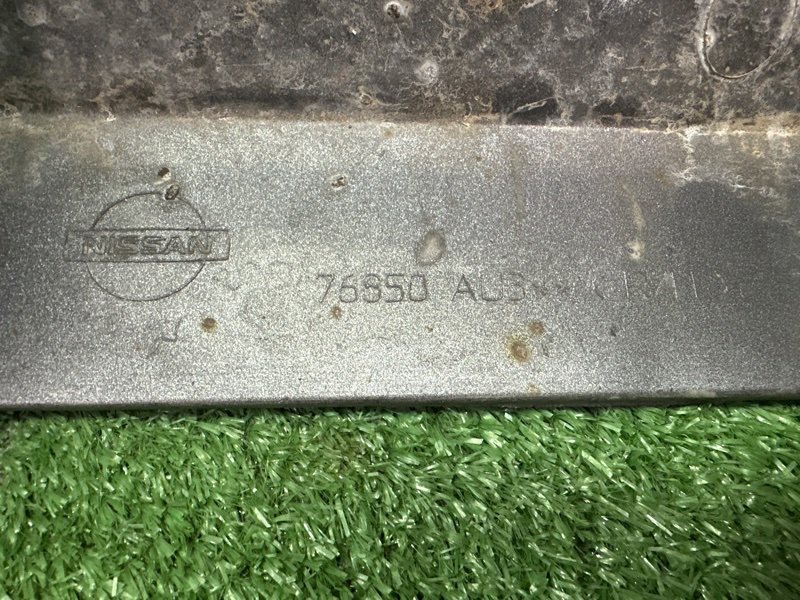 Накладка порога наружная Nissan Primera