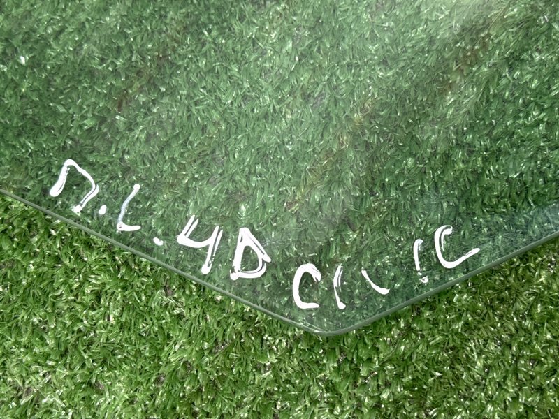 Стекло двери Honda Civic 4D