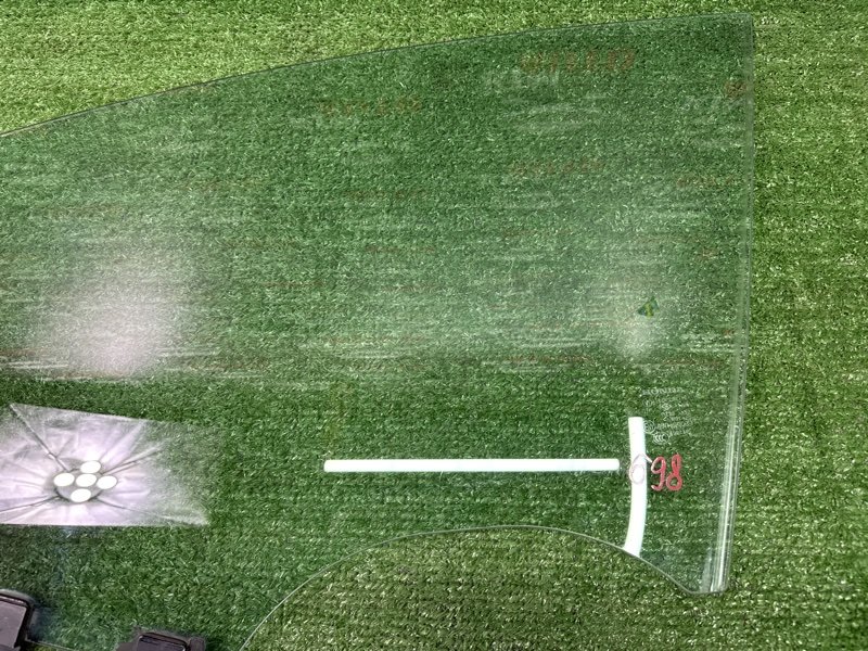 Стекло двери Honda Civic 4D