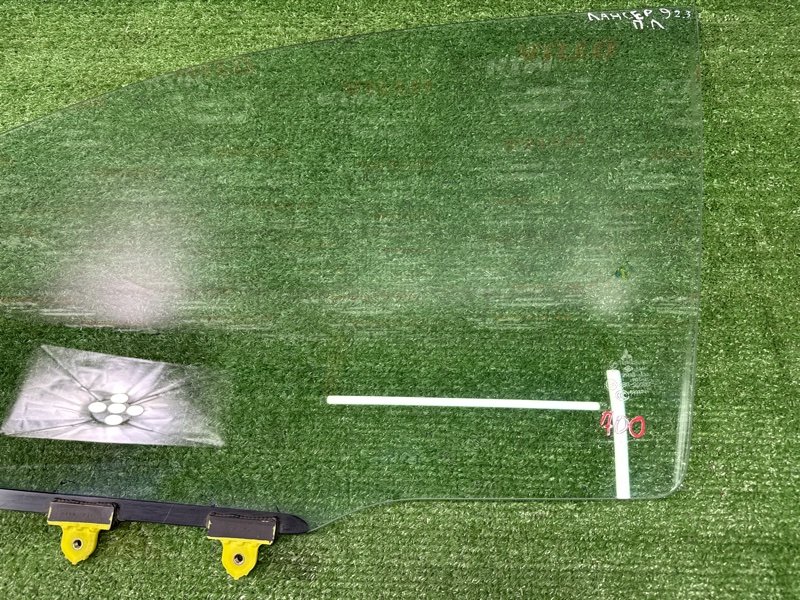 Стекло двери Mitsubishi Lancer 9