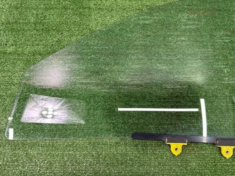 Стекло двери Mitsubishi Lancer 9