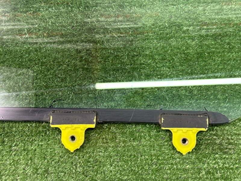 Стекло двери Mitsubishi Lancer 9