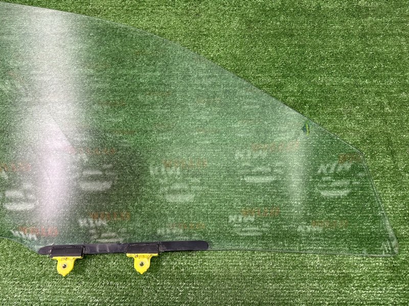 Стекло двери Mitsubishi Lancer 9