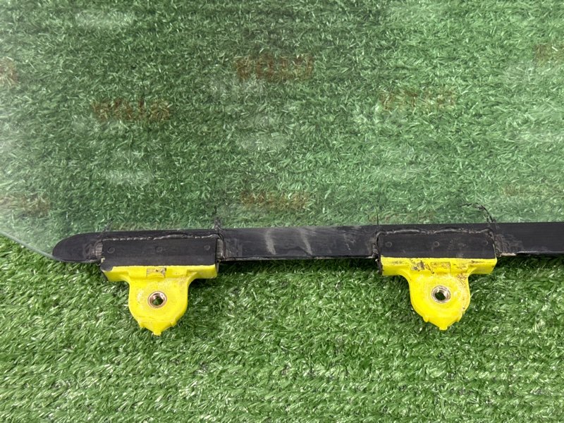 Стекло двери Mitsubishi Lancer 9