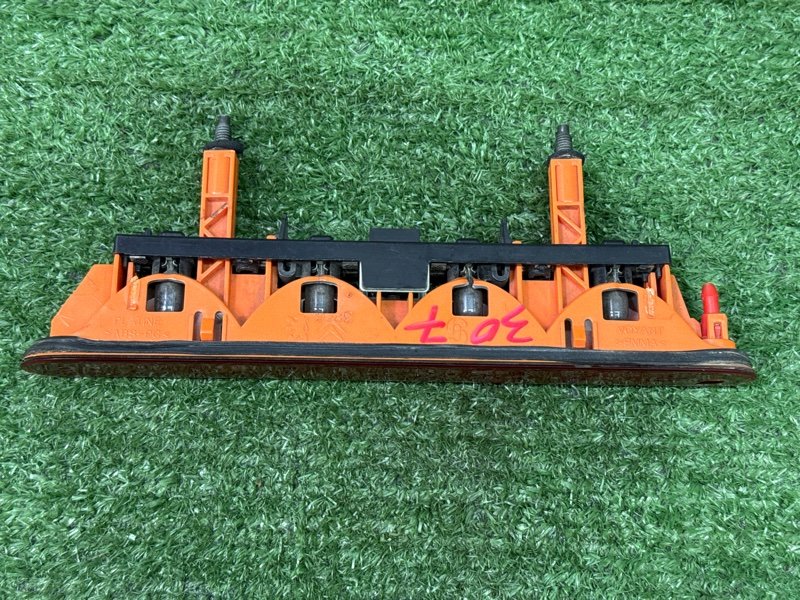 Фонарь задний стоп-сигнал Peugeot 307