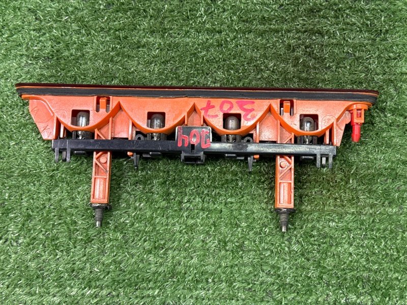 Фонарь задний стоп-сигнал Peugeot 307