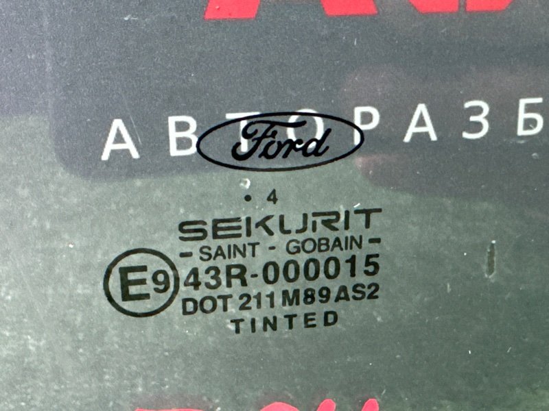 Стекло двери Ford Mondeo 3