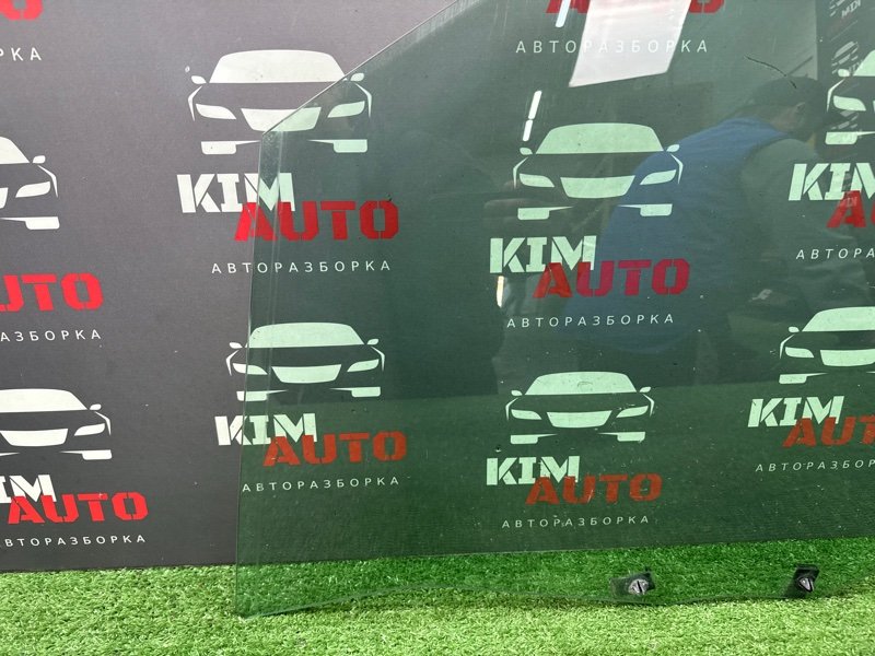 Стекло двери Peugeot 308