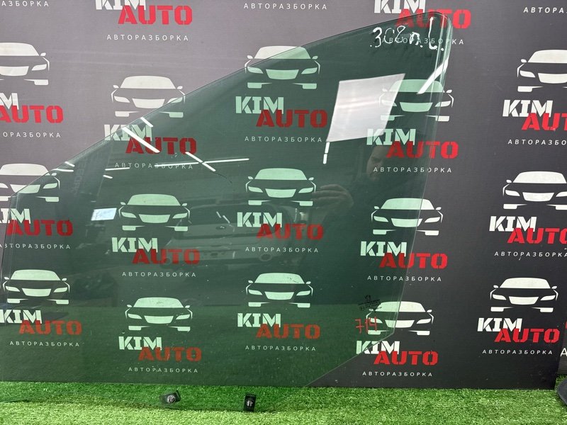 Стекло двери Peugeot 308