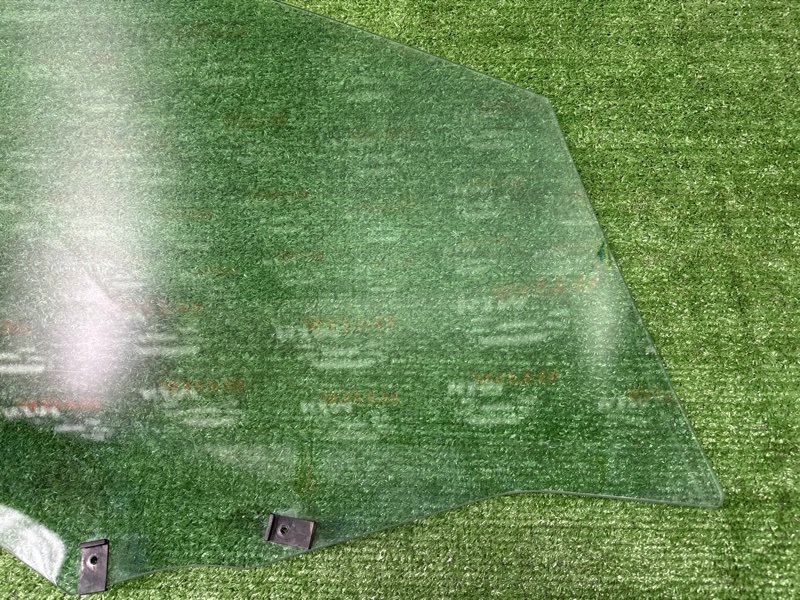 Стекло двери Peugeot 308