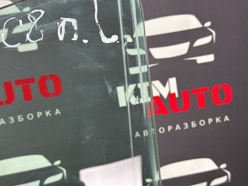 Стекло двери Peugeot 308