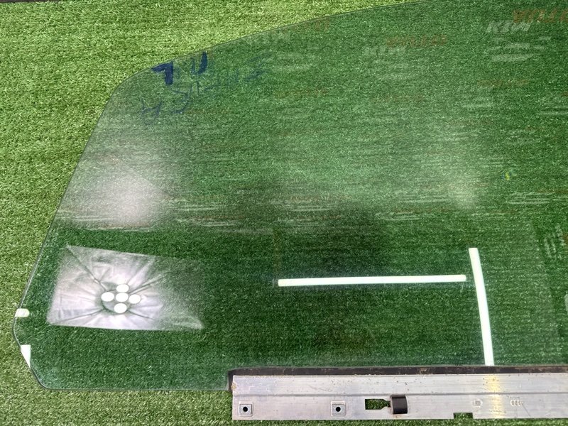 Стекло двери Opel Zafira