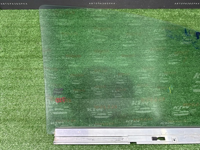 Стекло двери Opel Zafira