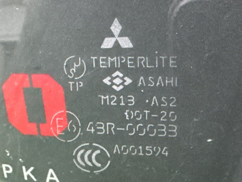 Стекло двери Mitsubishi Lancer 9