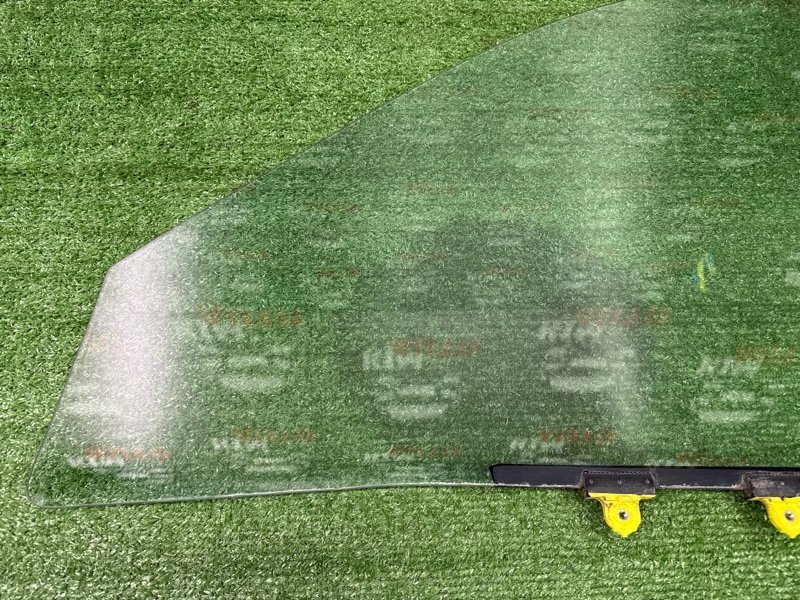 Стекло двери Mitsubishi Lancer 9