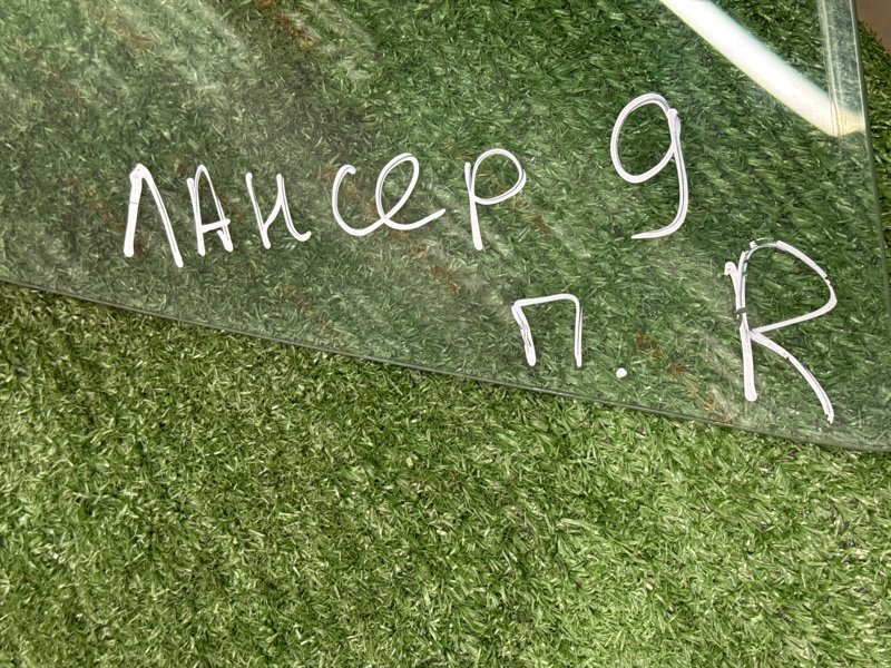 Стекло двери Mitsubishi Lancer 9