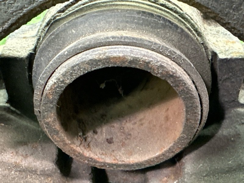 Суппорт тормозной Renault Logan