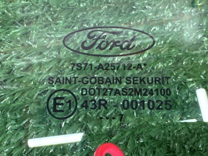 Стекло двери Ford Mondeo 4
