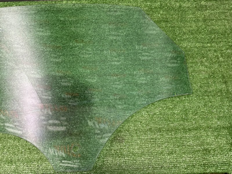 Стекло двери Ford Mondeo 4