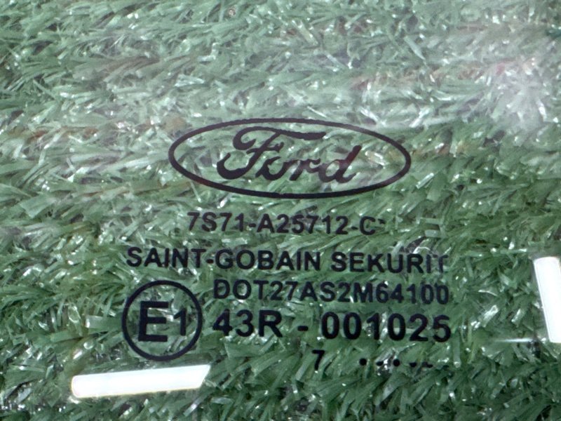 Стекло двери Ford Mondeo 4