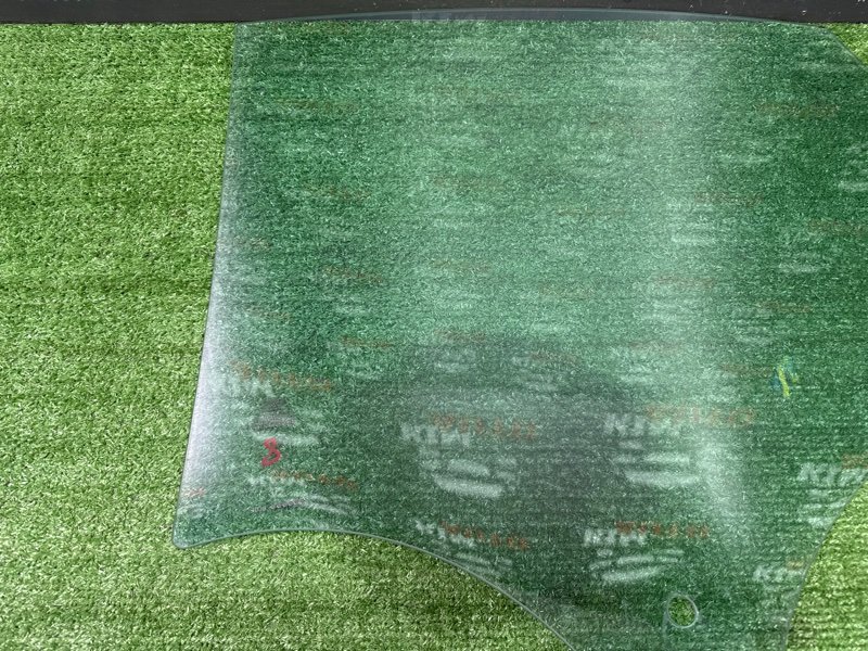 Стекло двери Ford Mondeo 4