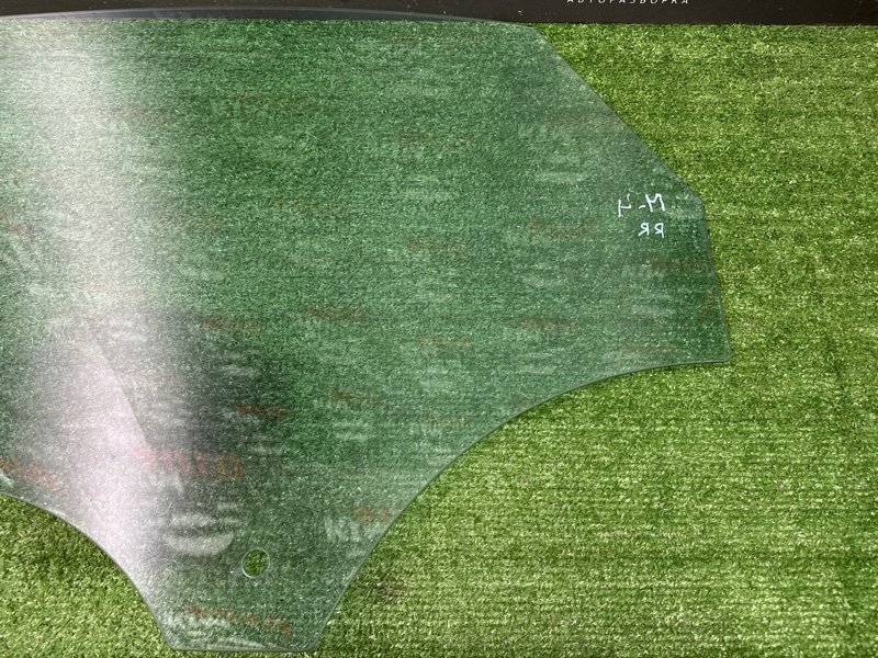 Стекло двери Ford Mondeo 4