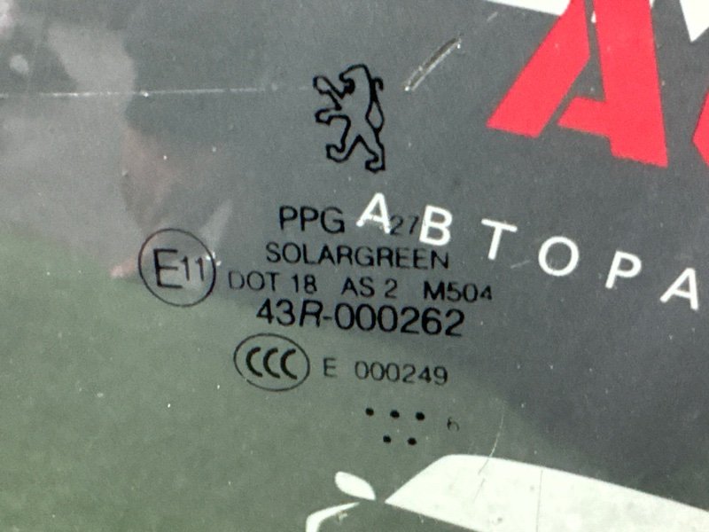 Стекло двери Peugeot 407