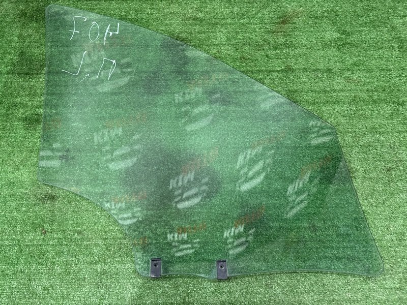 Стекло двери Peugeot 407