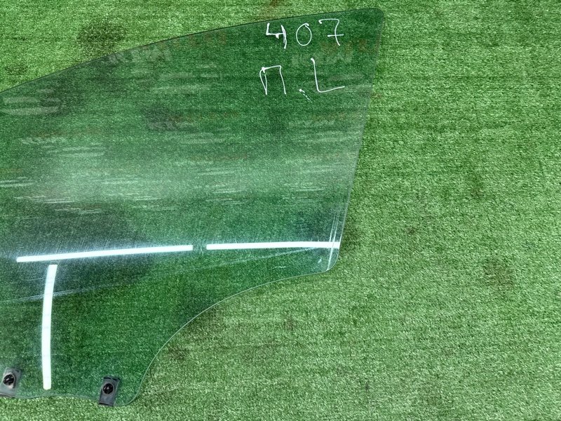 Стекло двери Peugeot 407