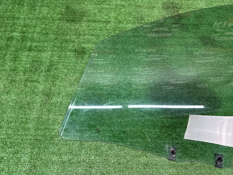 Стекло двери Peugeot 407