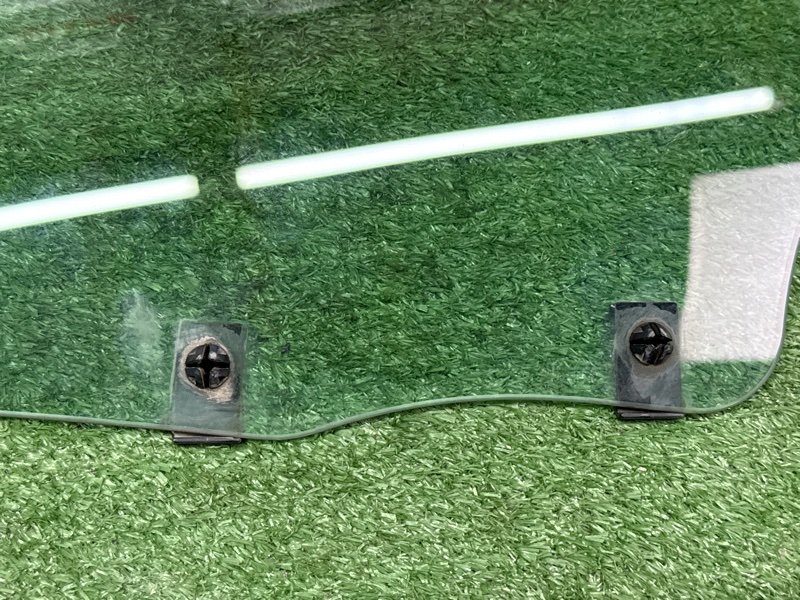 Стекло двери Peugeot 407