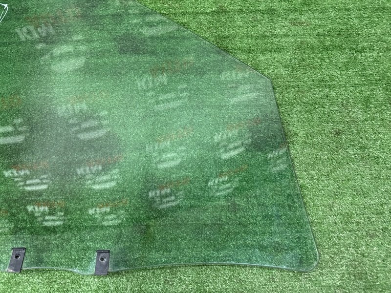 Стекло двери Peugeot 407