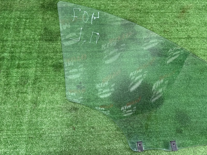 Стекло двери Peugeot 407