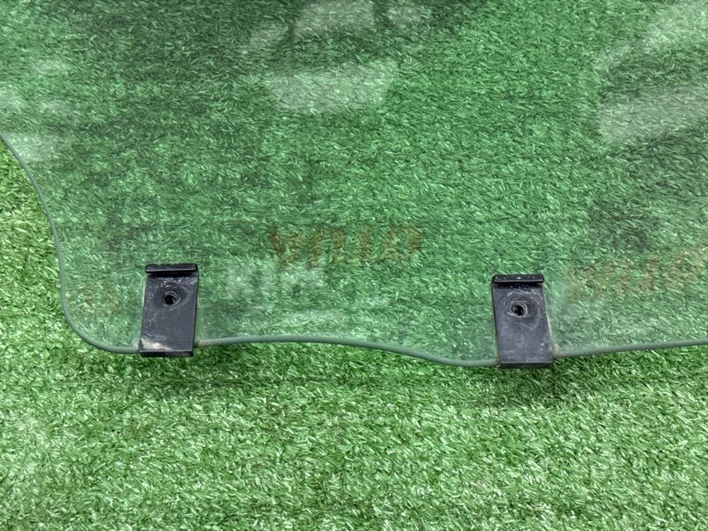 Стекло двери Peugeot 407