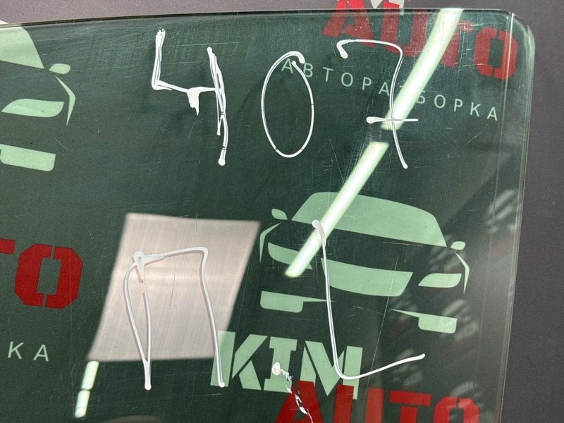 Стекло двери Peugeot 407