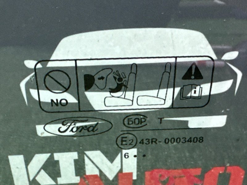 Стекло двери Ford Focus 2