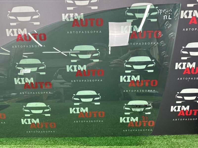 Стекло двери Ford Focus 2