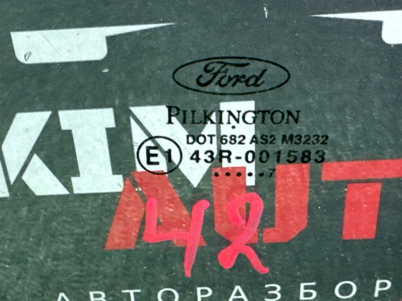 Стекло двери Ford Fiesta