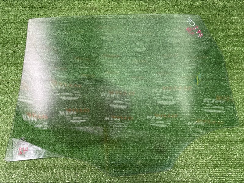 Стекло двери Ford Fiesta