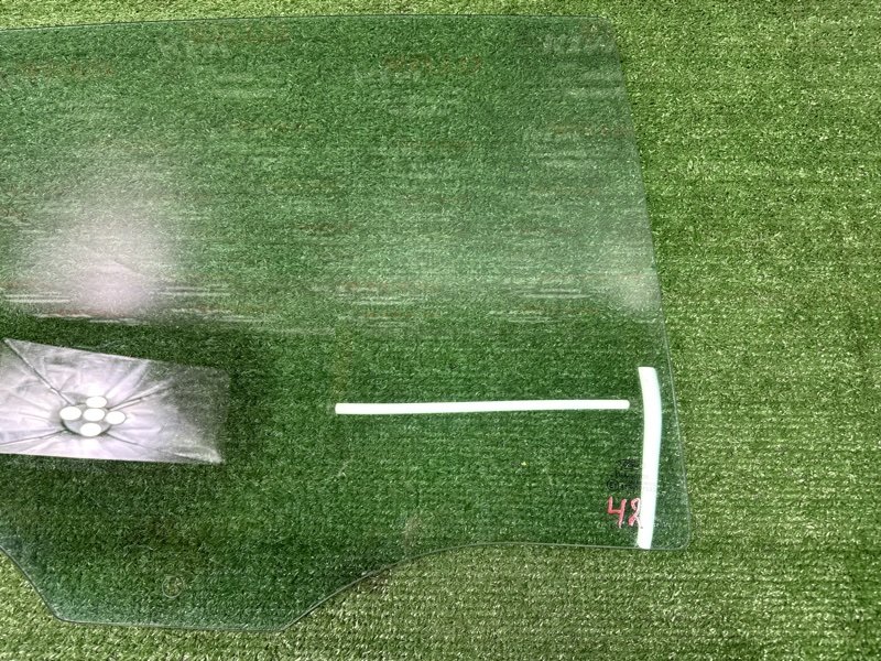 Стекло двери Ford Fiesta