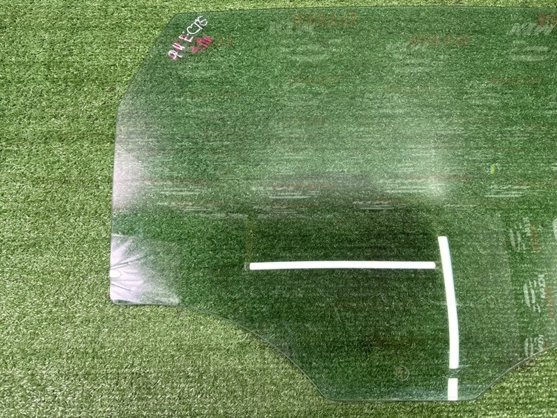 Стекло двери Ford Fiesta