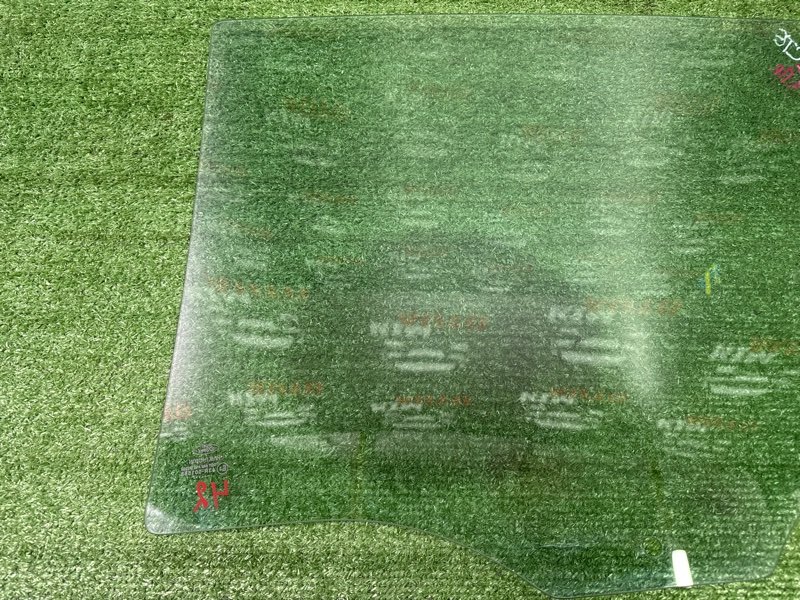 Стекло двери Ford Fiesta