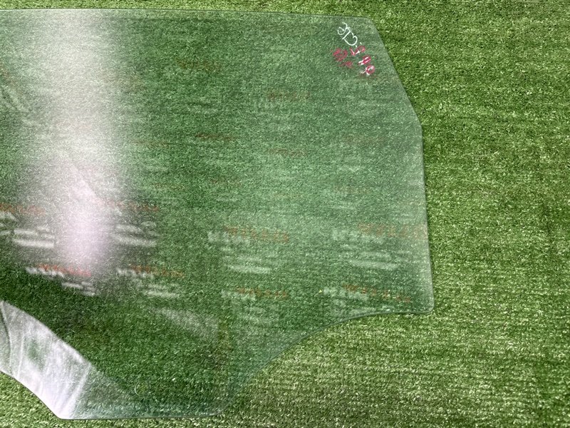 Стекло двери Ford Fiesta