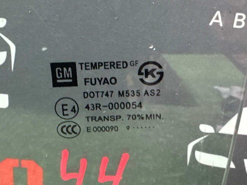 Стекло двери Chevrolet Cruze