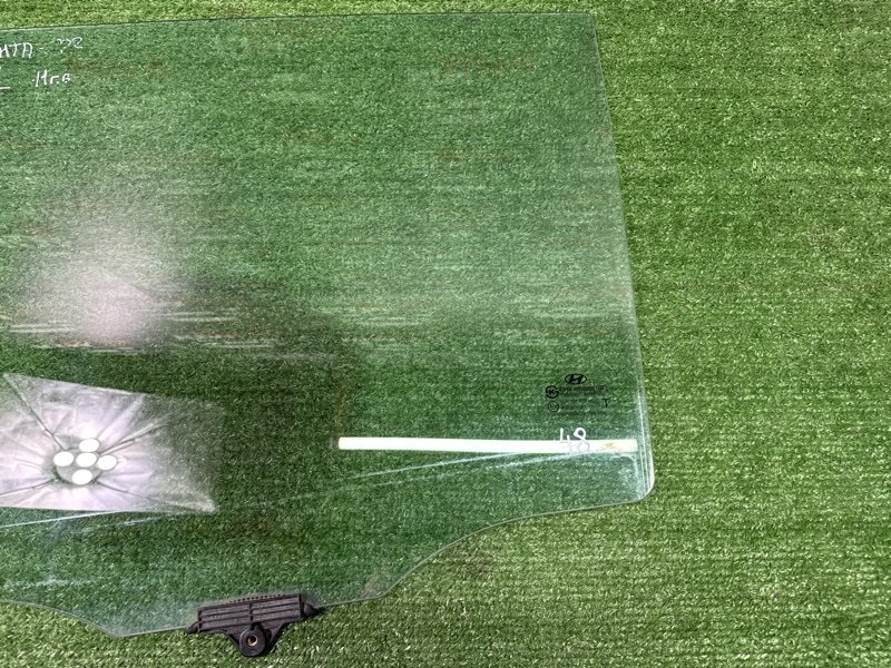 Стекло двери Hyundai Santa Fe