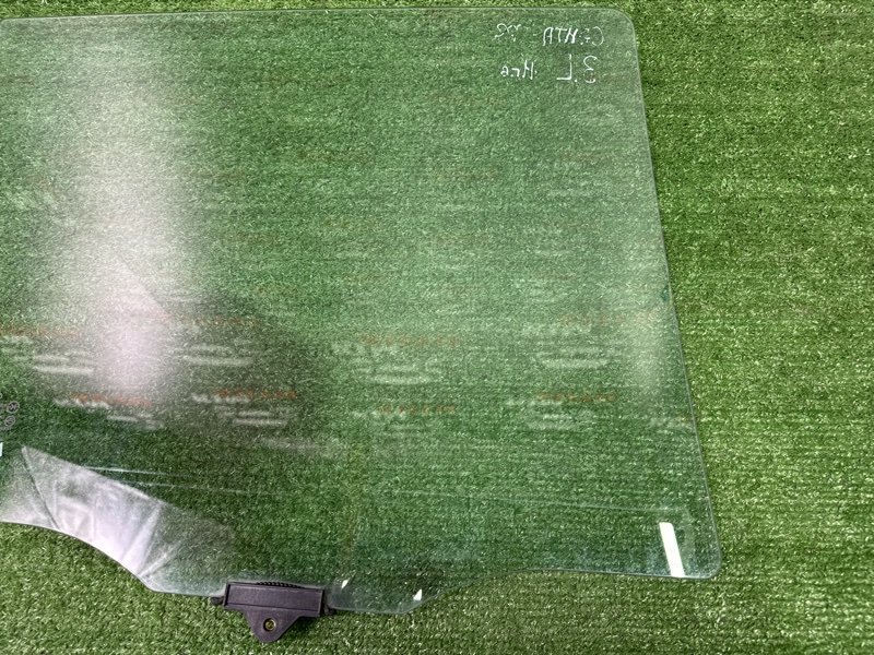 Стекло двери Hyundai Santa Fe