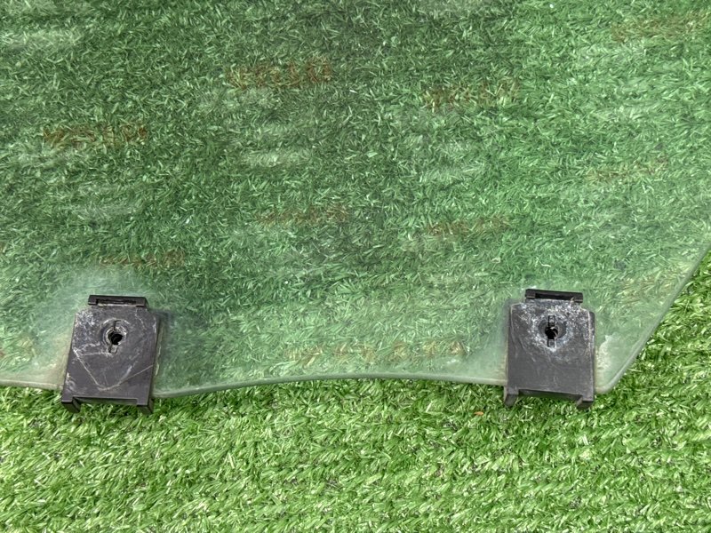 Стекло двери Citroen C4