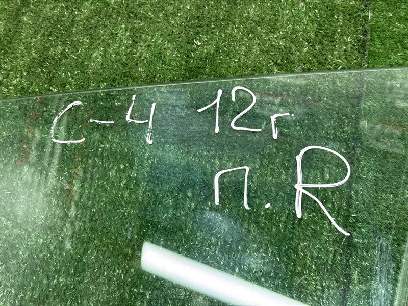 Стекло двери Citroen C4