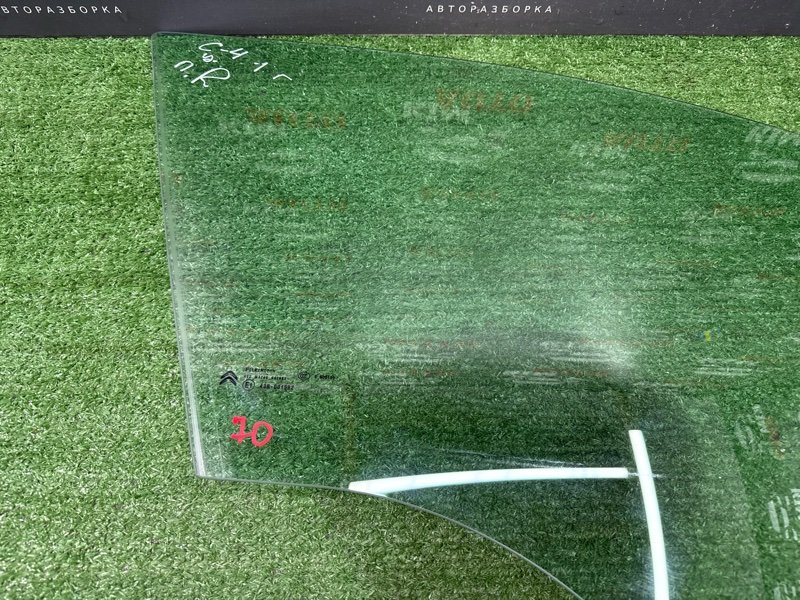 Стекло двери Citroen C4